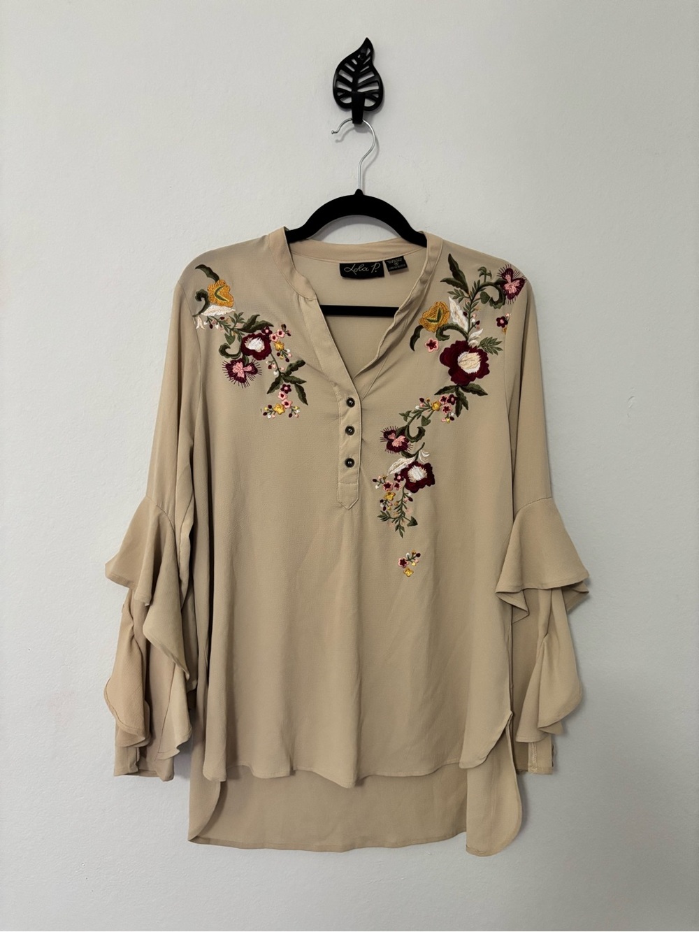 Lola P Floral Embroidered Ruffle Bell Sleeve Blouse Tan Sz M